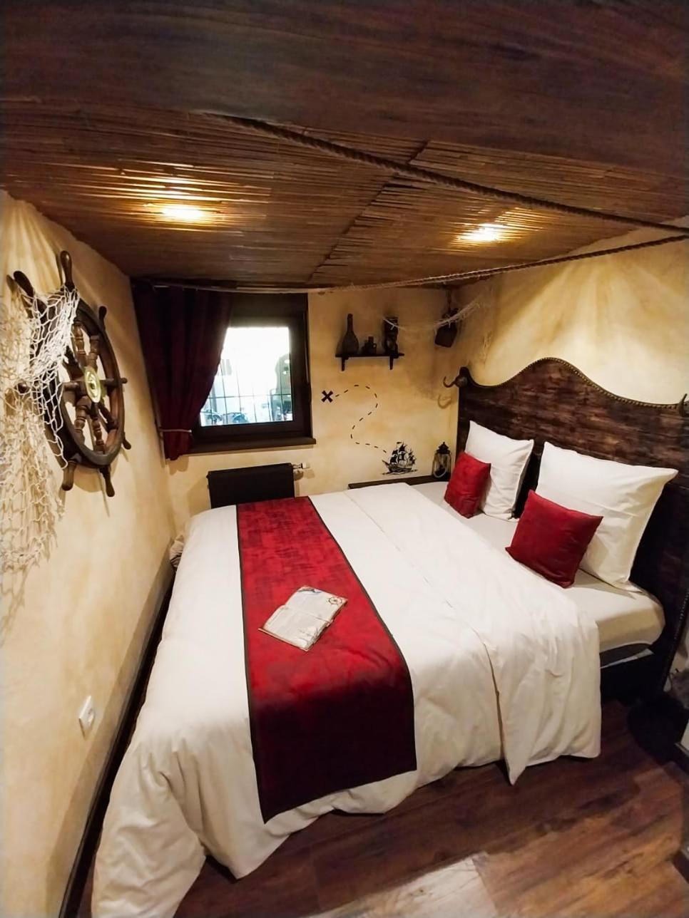 Le Repaire Des Pirates Logement Magique Sainte-Croix-en-Plaine Exterior foto