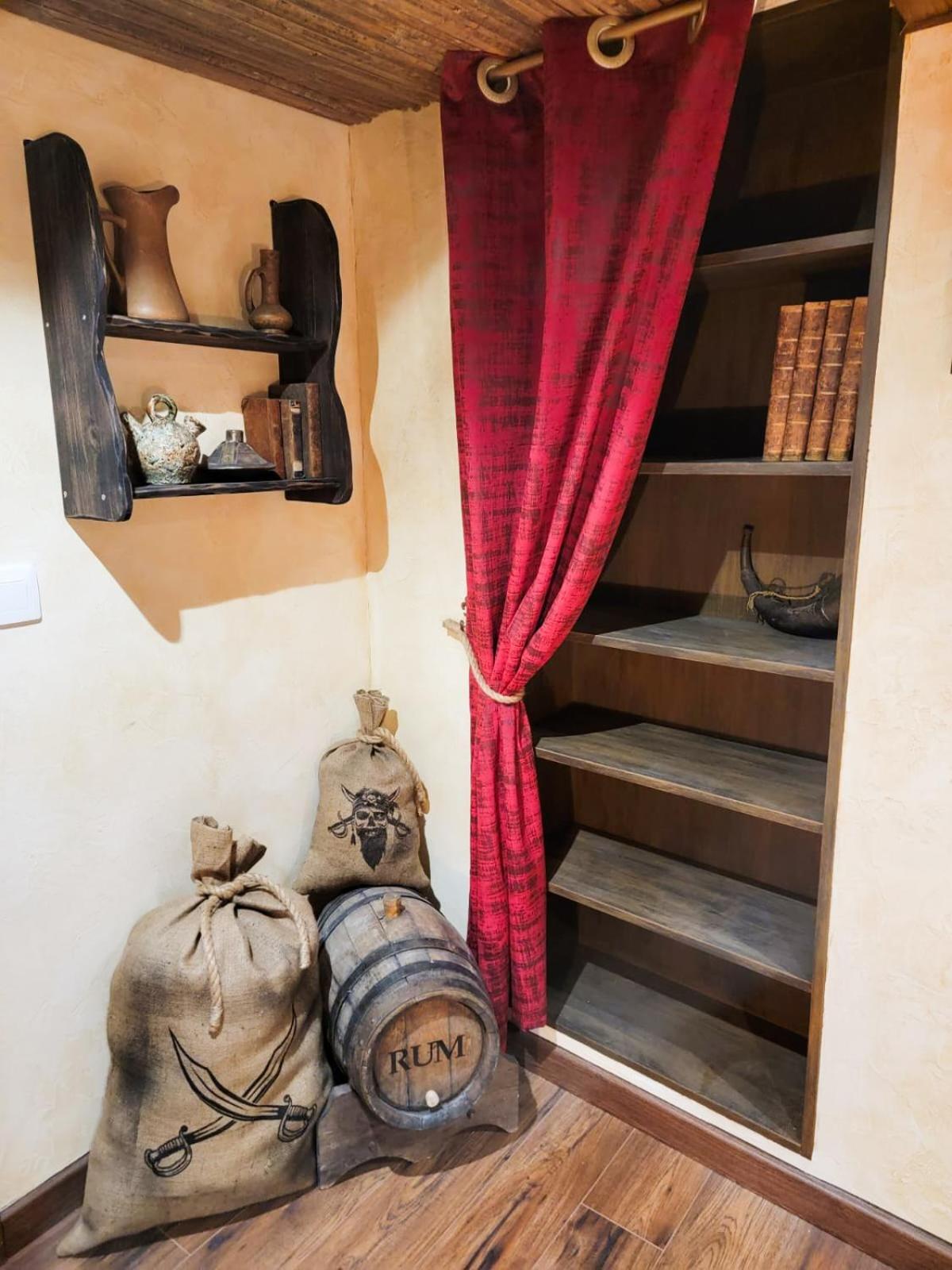 Le Repaire Des Pirates Logement Magique Sainte-Croix-en-Plaine Exterior foto