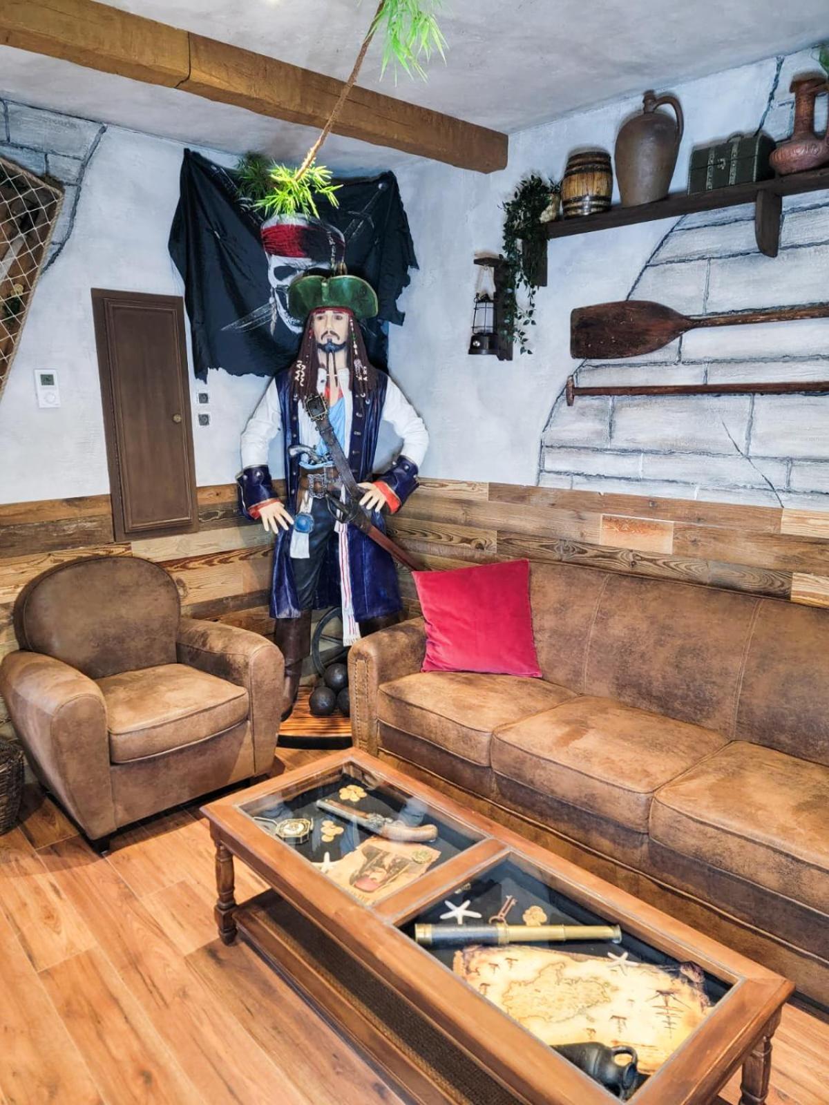 Le Repaire Des Pirates Logement Magique Sainte-Croix-en-Plaine Exterior foto