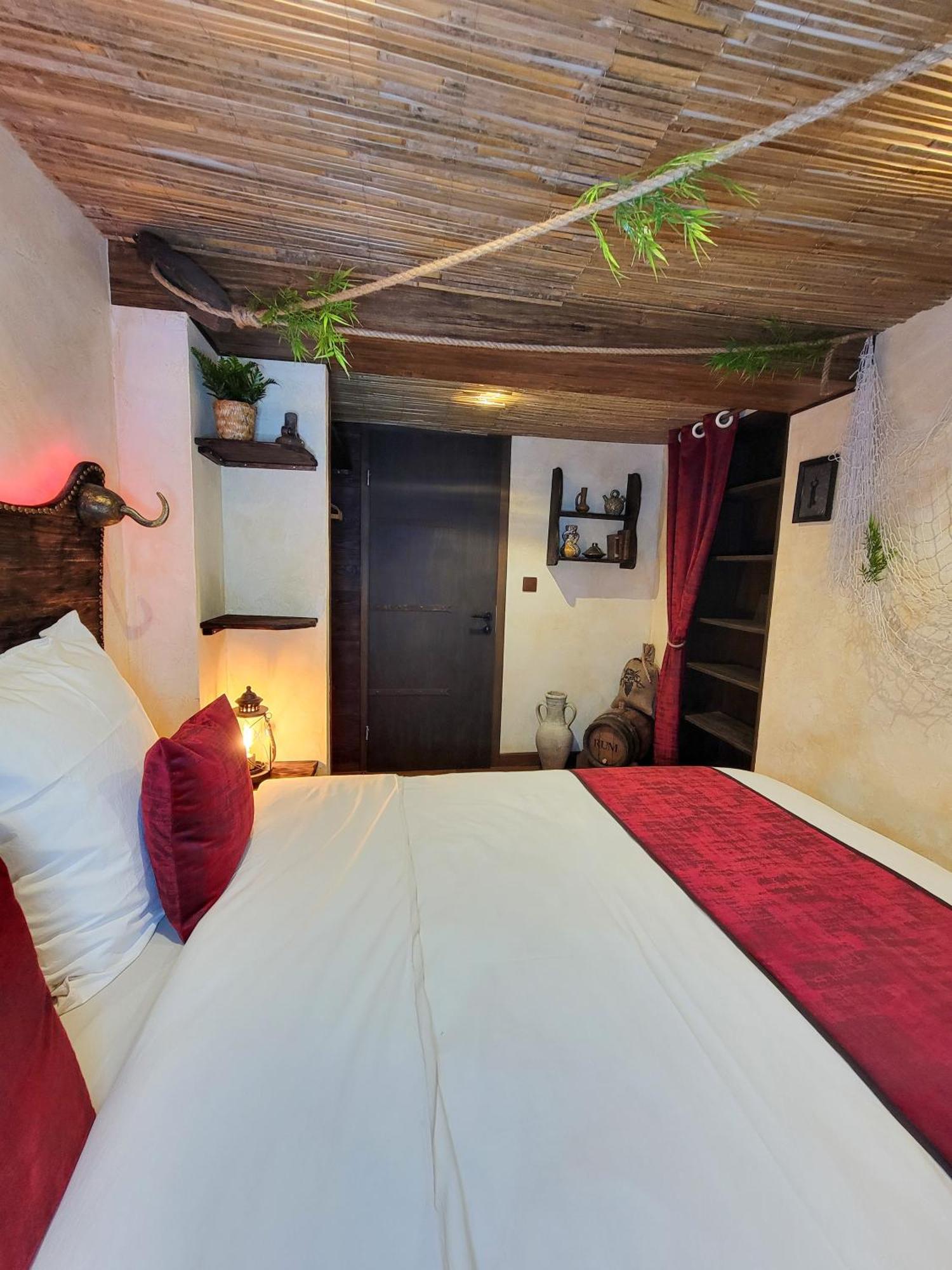 Le Repaire Des Pirates Logement Magique Sainte-Croix-en-Plaine Exterior foto