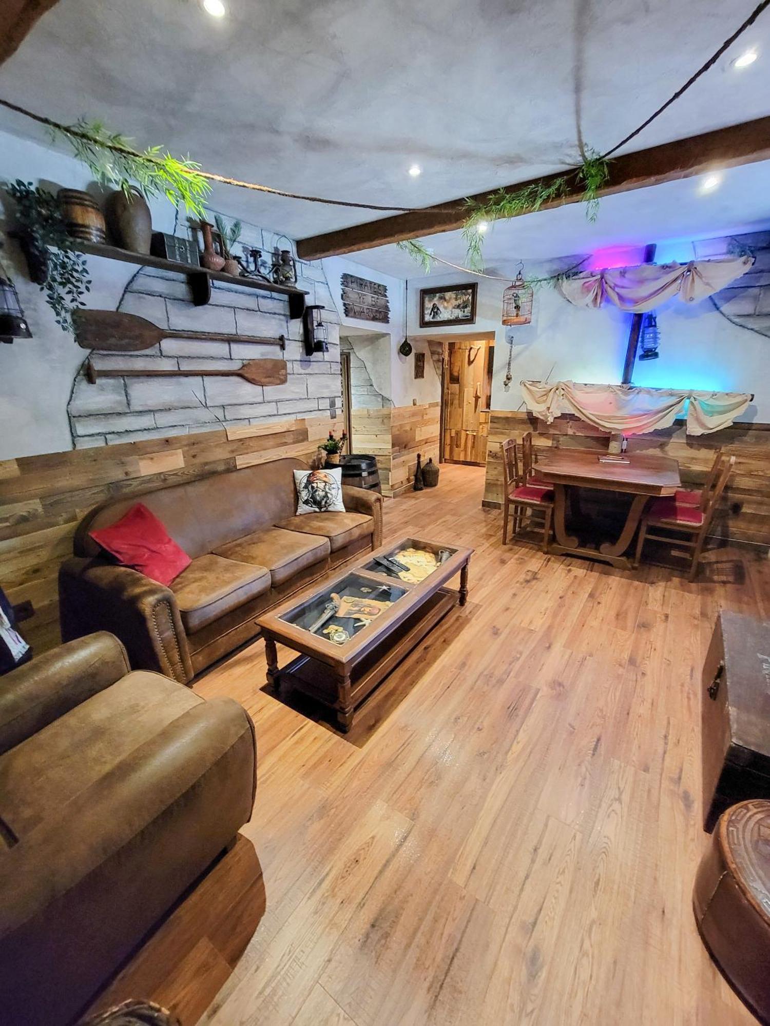 Le Repaire Des Pirates Logement Magique Sainte-Croix-en-Plaine Exterior foto
